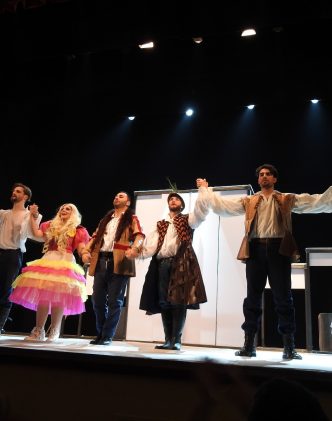 Luigi Di Schiena: “Come mi trasformo, recitando Shakespeare”